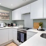 Alison Court - Urban Apartmán *