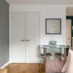 Alison Court - Urban Apartmán