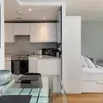Alison Court - Urban Apartmán *