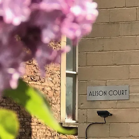 Alison Court - Urban Apartment *