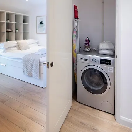Alison Court - Urban Apartment *