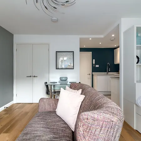 Alison Court - Urban * 布里斯托