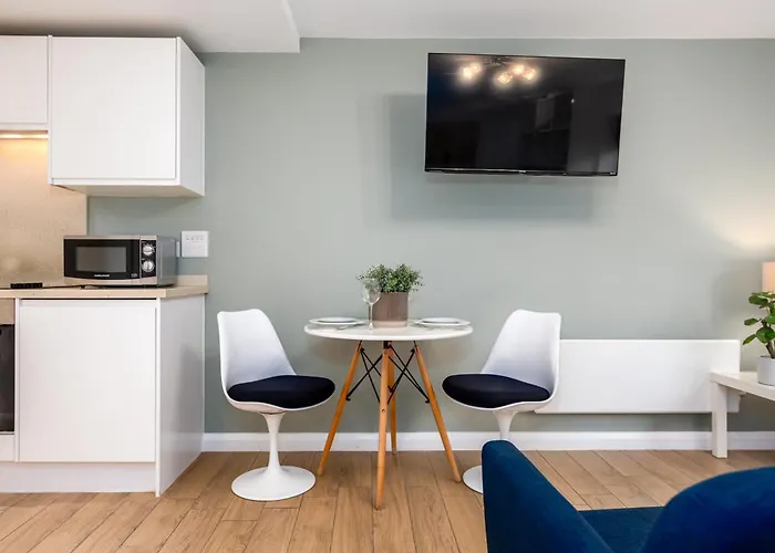 Alison Court - Urban *