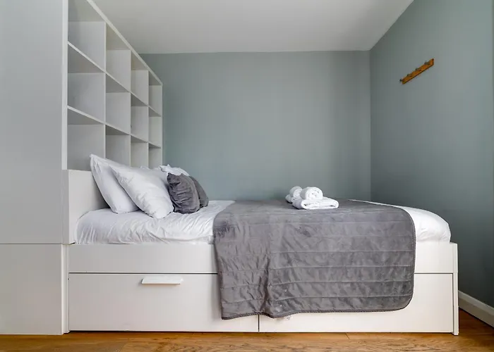 Alison Court - Urban *