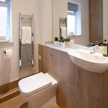 Alison Court - Urban Апартаменти