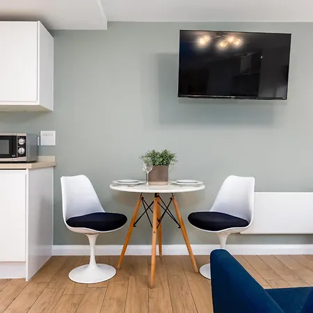 Alison Court - Urban *