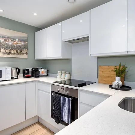 Alison Court - Urban Apartmán *