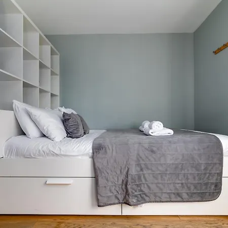 Alison Court - Urban *