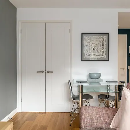 Alison Court - Urban Apartmán