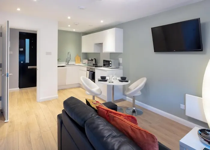 Alison Court - Urban Apartment *