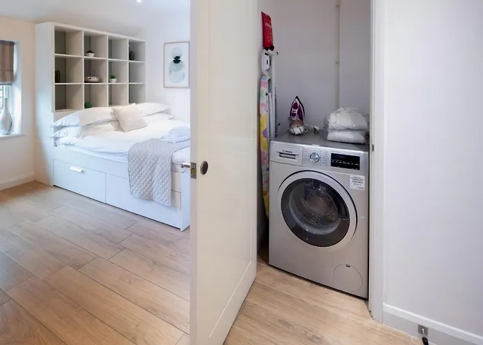 Alison Court - Urban Apartment *