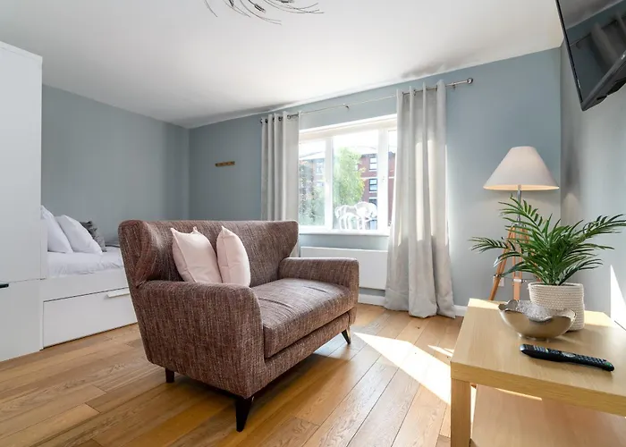 Alison Court - Urban Apartment Bristol