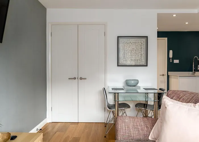 Alison Court - Urban Apartment